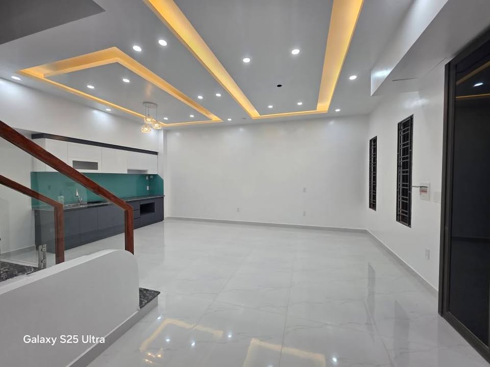 Nhà 3 tầng Phù Liễn, Kiến An 40.8m² giá 1.98 tỷ - Thiết kế hiện đại, chính chủ!