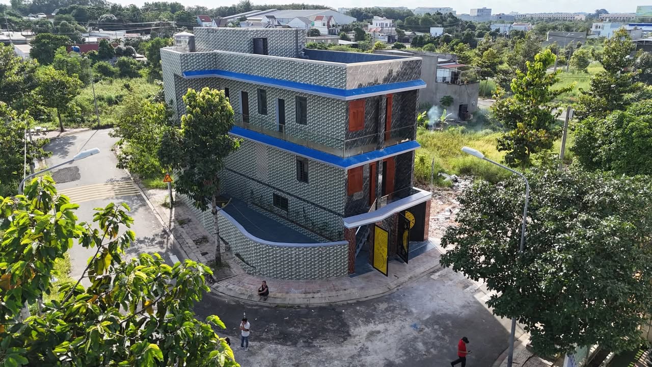 Nhà lô góc Thới Hòa Bến Cát 186m² giá chỉ 3.9 tỷ - Pháp lý sổ đỏ chính chủ!