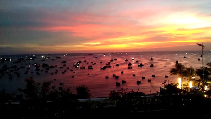 Nhà 02 mặt tiền đường Huỳnh Thúc Kháng Mũi Né 400m² - Vị trí đắc địa, giá thỏa thuận!