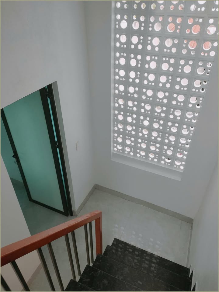 Nhà 3 tầng Đông Hương 58.6m² giá 3 tỷ - Hướng Tây Nam, ô tô vào tận nơi!