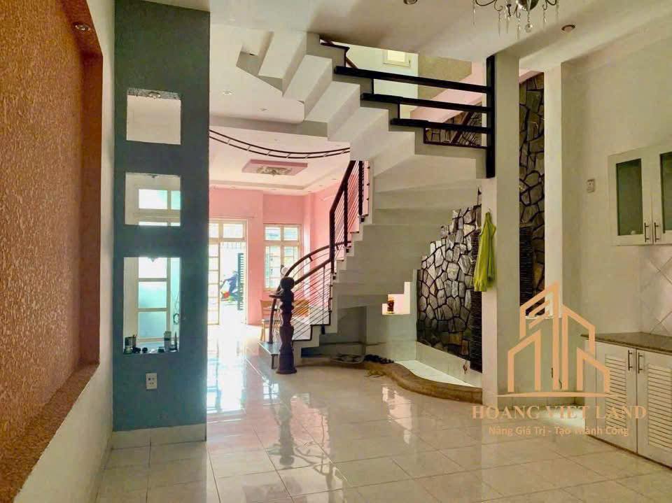 Nhà mặt tiền Y Moan, Buôn Ma Thuột 100m² giá 9.5 tỷ - Kinh doanh sầm uất!