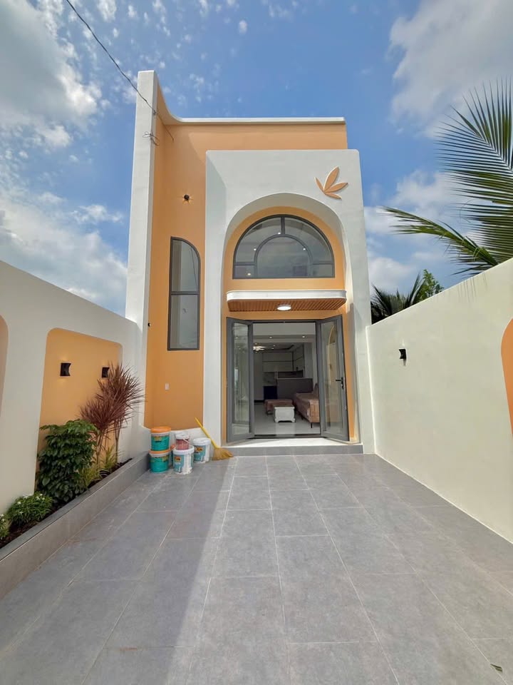 Nhà phố Long Hòa A, 146m² giá 2.46 tỷ - Thiết kế hiện đại, sân vườn rộng rãi!