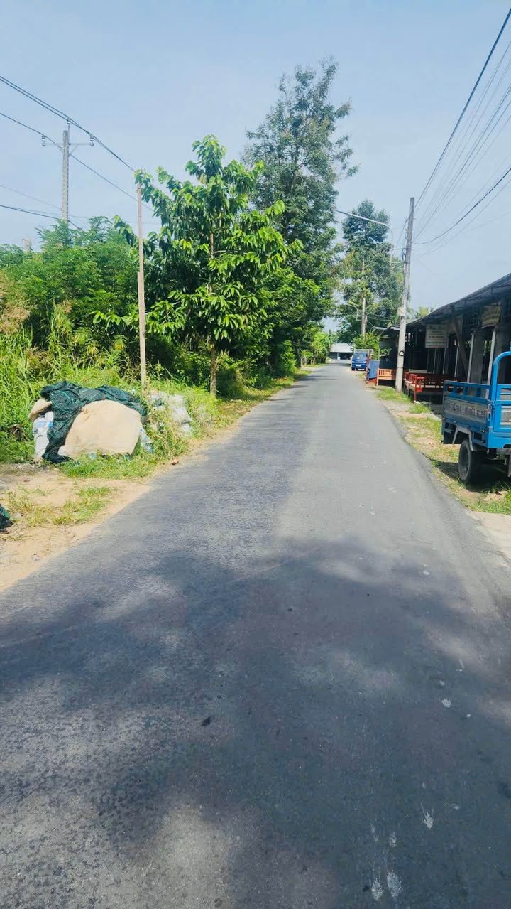 Nhà 1 trệt 1 lầu mặt tiền Nhơn Thạnh, Bến Tre 101m² - Nội thất cao cấp tặng kèm!