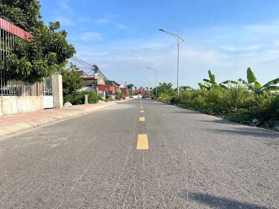 Nhà mặt đường Cẩm La, Thanh Sơn, 78m² giá 1.45 tỷ - Kinh doanh thuận lợi!