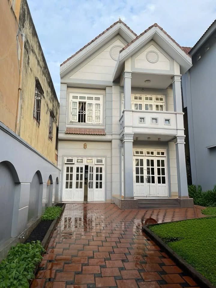 Biệt thự mặt tiền đường Xô Viết Nghệ Tĩnh Vũng Tàu 221m² giá 29 tỷ - Vị trí đẹp gần biển!