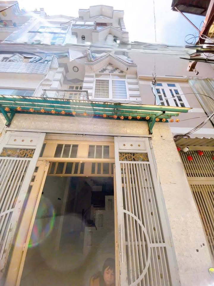 Nhà phố Đoàn Văn Bơ, Quận 4, 24.8m² giá 4.8 tỷ - Chính chủ bán gấp!