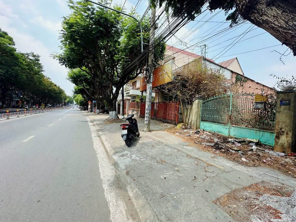 Bán gấp FrontHouse mặt tiền đường Huỳnh Văn Nghệ 135m² giá 5.2 tỷ - Nở hậu lý tưởng!