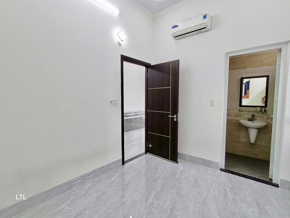 Nhà phố 3 tầng hẻm 876 Trần Nam Phú 40m² giá 3 tỷ - Kinh doanh thuận lợi!