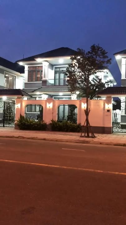 Biệt thự Townhouse Nguyễn Trãi, Long Thuận 300m² - Full nội thất sang trọng!