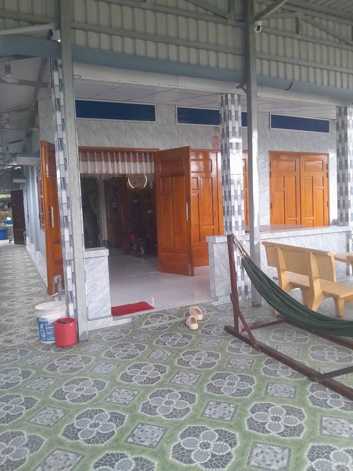 Nhà riêng ấp Bà Lẫy 2, huyện Gò Công Đông, 300m² giá 1.35 tỷ - View kênh thoáng mát!