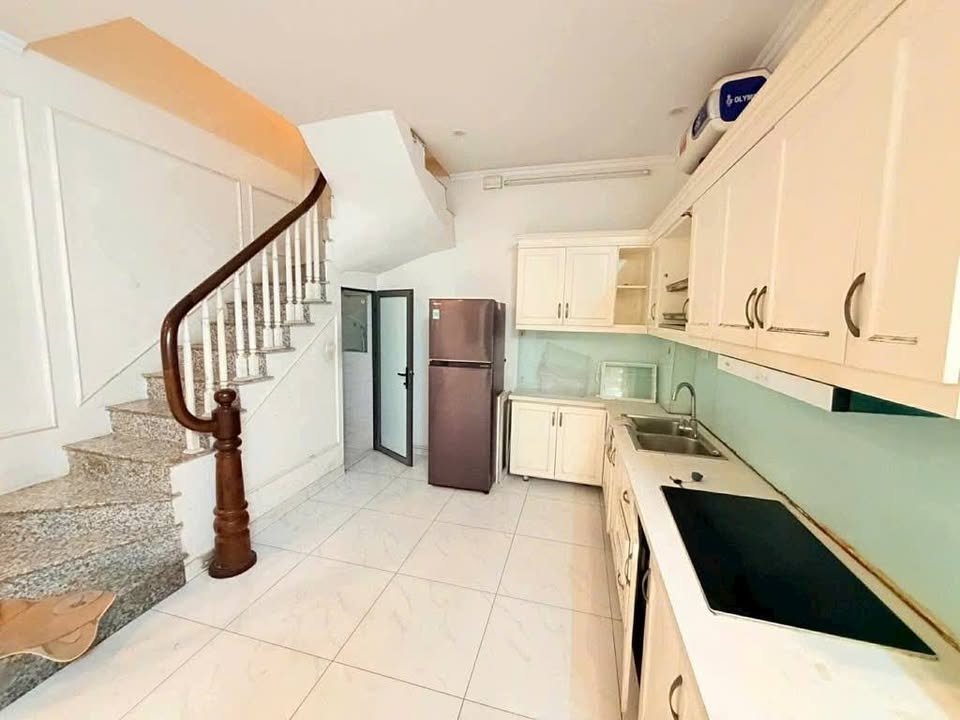 Nhà phố Võng Thị, Hồ Tây 31m² giá 8 tỷ - Ngõ rộng, ô tô vào được!