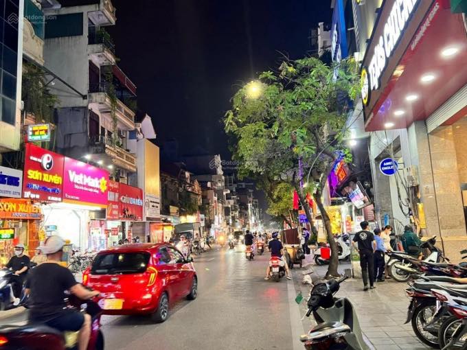 Nhà mặt phố Bạch Mai 93m² giá 45.5 tỷ - Vị trí đắc địa, kinh doanh tốt!