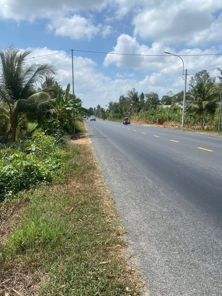 Nhà cấp 4 mặt tiền đường Quản Lộ Phụng Hiệp, TP Ngã Bảy, 252m² giá chỉ 1.1 tỷ - Cơ hội đầu tư tuyệt vời!