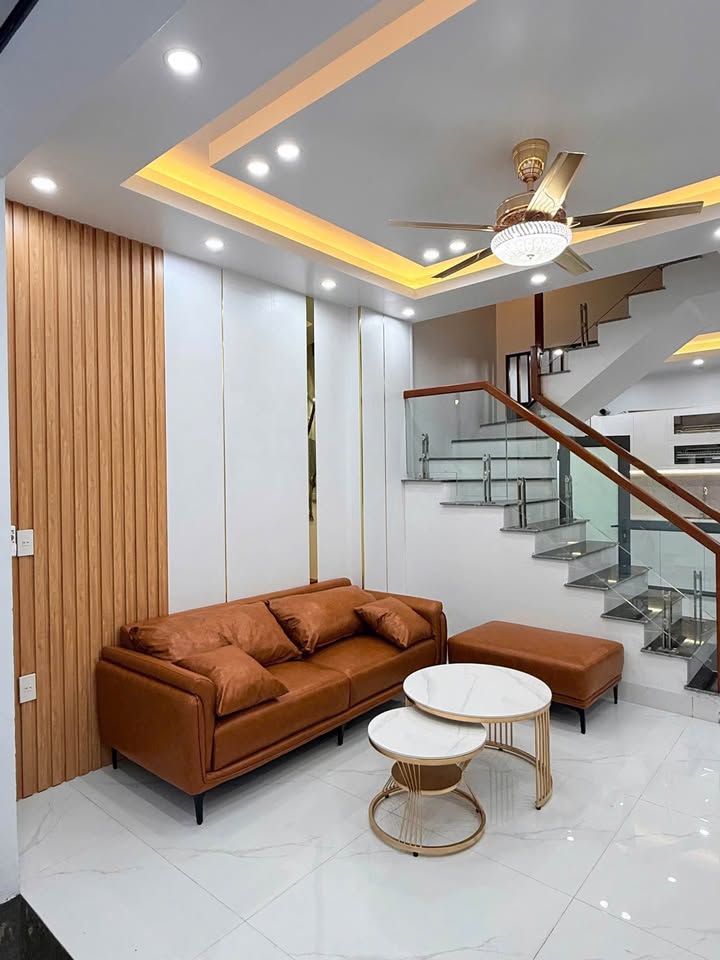 Nhà 3 tầng Phường Kỳ Bá 36m² giá 2 tỷ - Thiết kế hiện đại, đầy đủ nội thất!