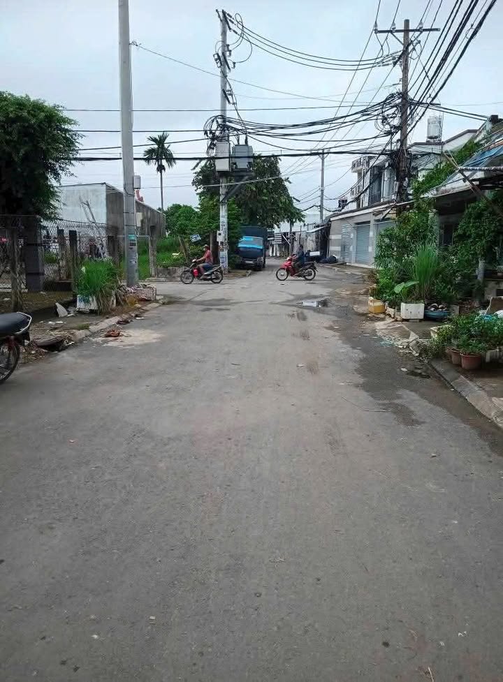 Nhà bán Hóc Môn 90m² giá 4.4 tỷ - Vị trí kinh doanh sầm uất!