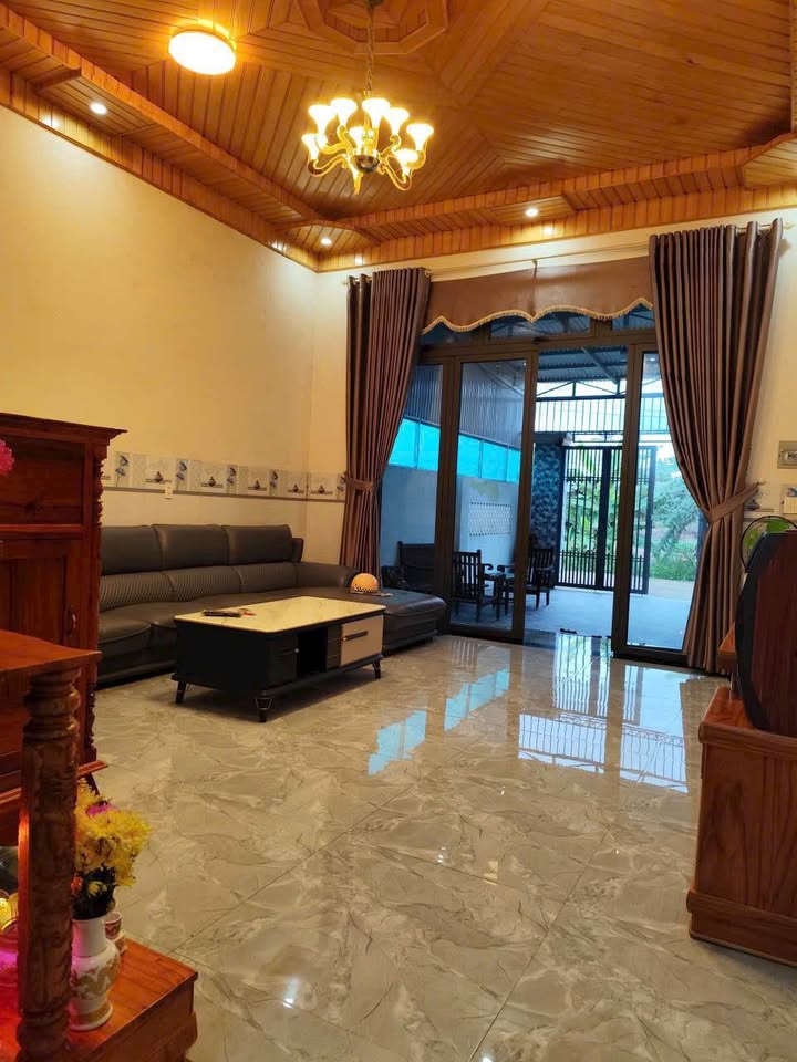 Nhà đẹp hiện đại 4PN xã Phú Hội 300m² giá chỉ 2.6 tỷ - Cơ hội sở hữu đất rộng!