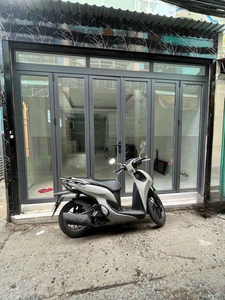 Nhà mặt tiền hẻm Trần Xuân Soạn, Quận 7 - Giá chỉ 11 triệu/tháng!