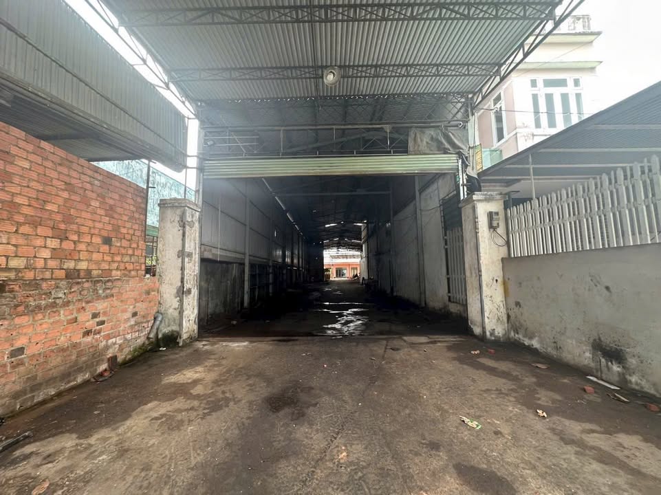 Nhà + Kho Mặt Tiền Lê Thánh Tôn Pleiku 1142m² giá 6.9 tỷ - Cơ hội đầu tư hấp dẫn!
