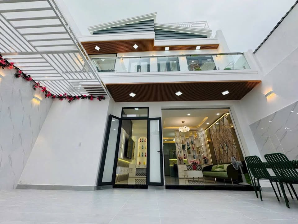 Biệt thự Phạm Hữu Lầu quận 7, 112m² giá chỉ 8.9 tỷ - Sổ hồng chính chủ!