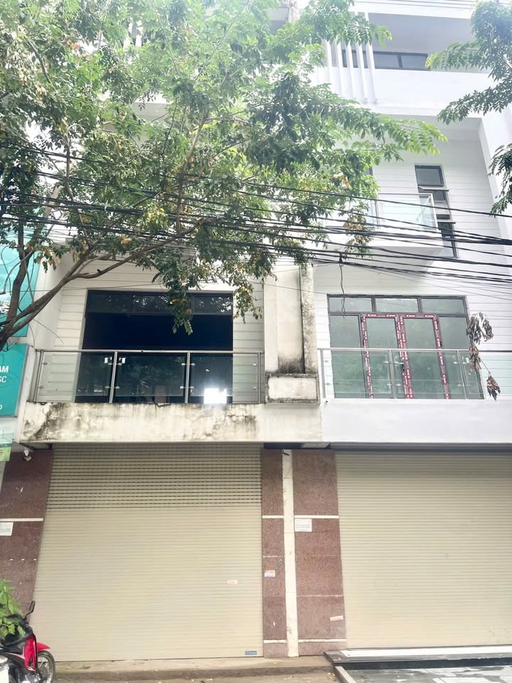 Nhà xây thô 3 tầng tại Trần Phú, Bắc Cường, 100m² - Vị trí kinh doanh đắc địa!