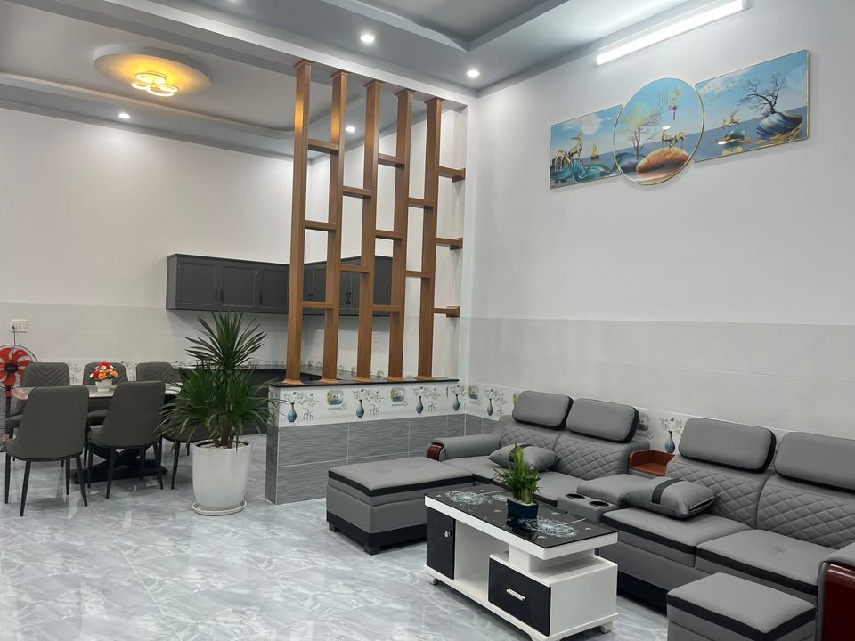 Nhà mới hoàn thiện 110m² tại Khu phố 3, Bình Phước - Giá chỉ 1.3 tỷ!