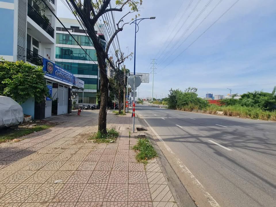 Đất mặt tiền đường Đồng Văn Cống, quận 2, 100m² giá chỉ 18.5 tỷ - Cơ hội đầu tư hiếm có!