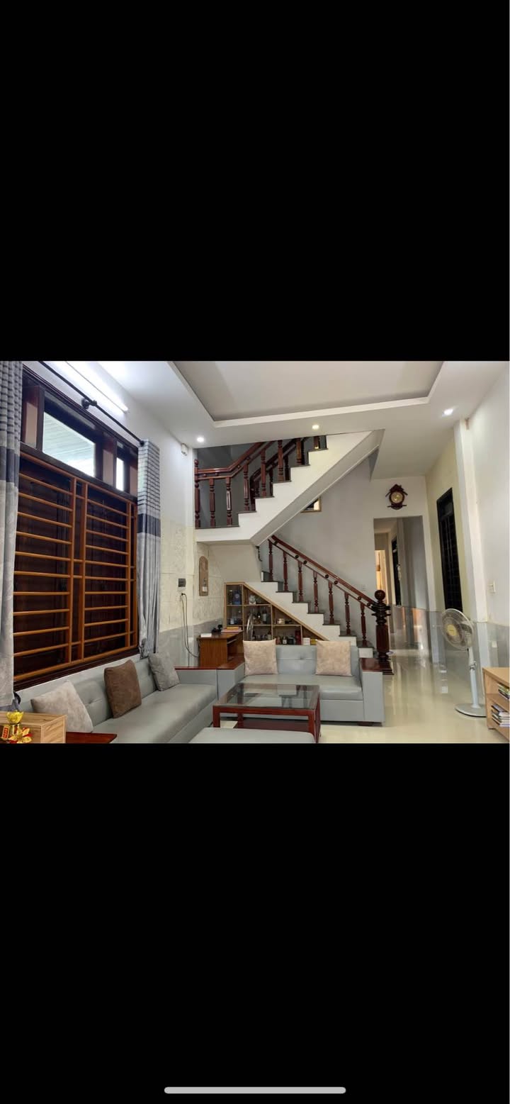 Nhà 2 tầng Phú Thượng, Huế 200m² giá 4 tỷ - Nội thất gỗ kiền sang trọng!