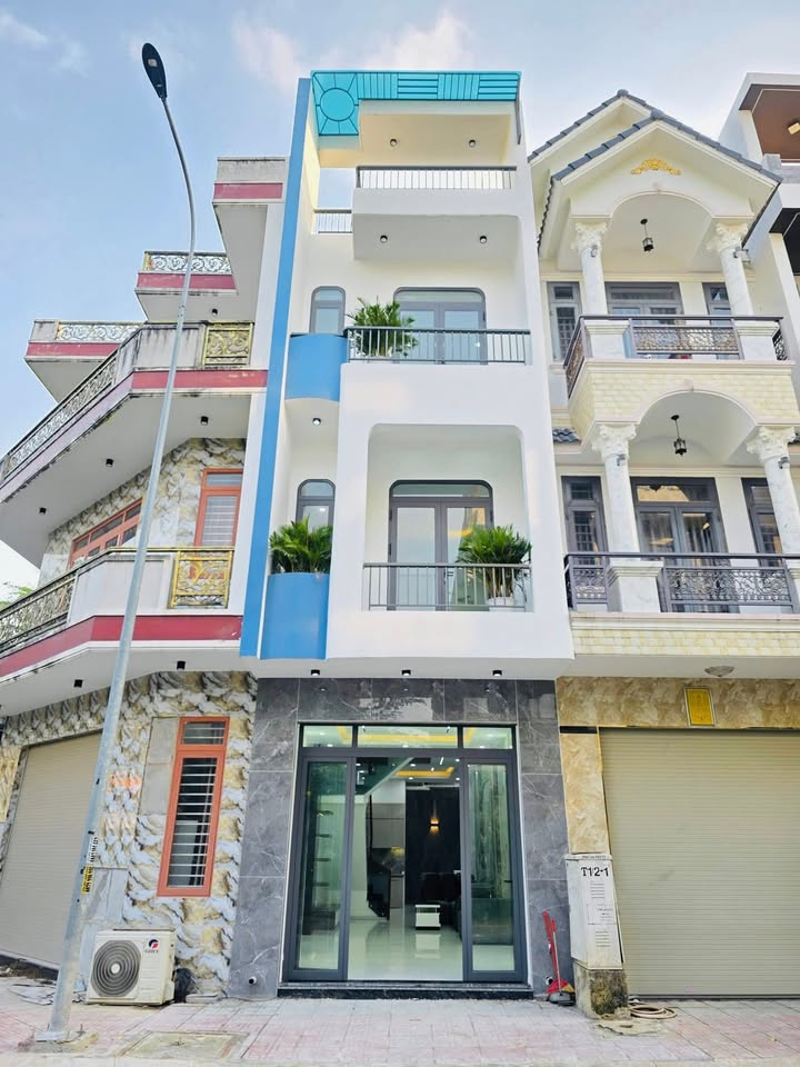 Nhà phố 3 tầng Bình Chuẩn 60m² giá 4,6 tỷ - Nội thất đầy đủ, gần chợ và đường lớn!