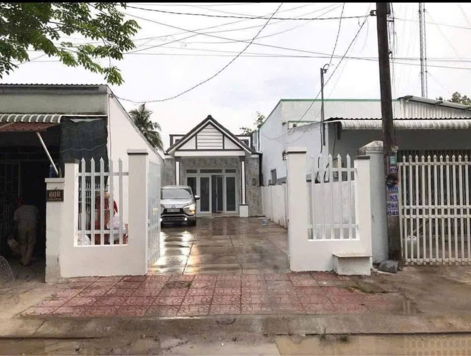 Nhà mặt tiền đường Trần Hữu Độ, Rạch Giá, 160m² giá 2.2 tỷ - Sân rộng đậu ô tô thoải mái!