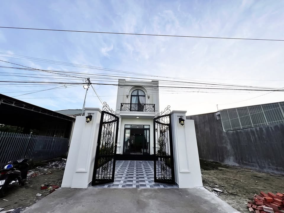 Nhà lầu hiện đại tại Hòa Thành, Tây Ninh 142m² giá 2.6 tỷ - Kinh doanh tốt, vào ở ngay!