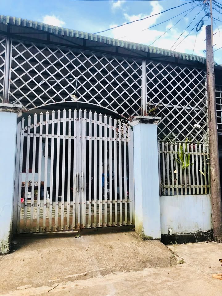 Nhà riêng Tổ 6 Nghĩa Tân 192m² giá 1.8 tỷ - An ninh tốt, nội thất đầy đủ!