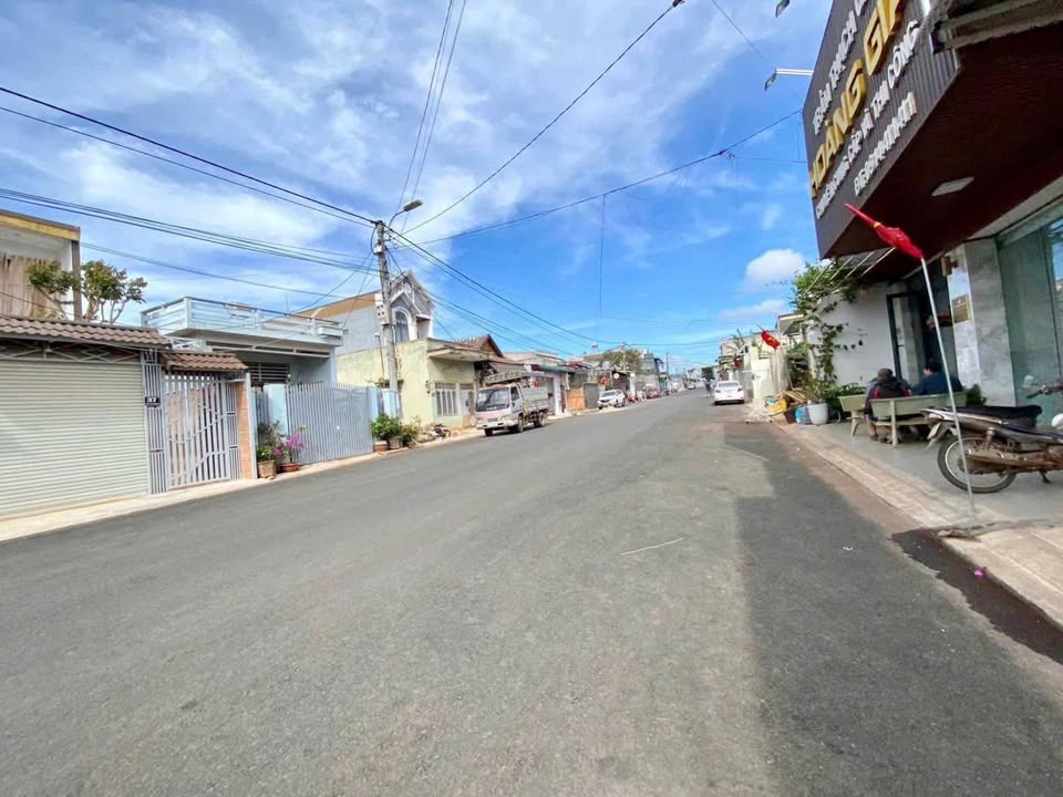 Nhà cấp 4 mặt tiền Đỗ Nhuận – Tân Lợi 300m² giá 14.1 tỷ - Vị trí kinh doanh đắc địa!