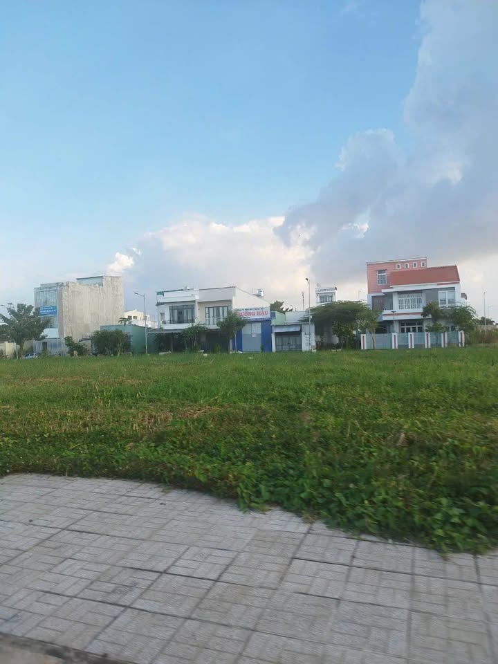 Đất nền Khu Golden City An Giang 100m² giá 2.4 tỷ - Vị trí đắc địa gần trường học!