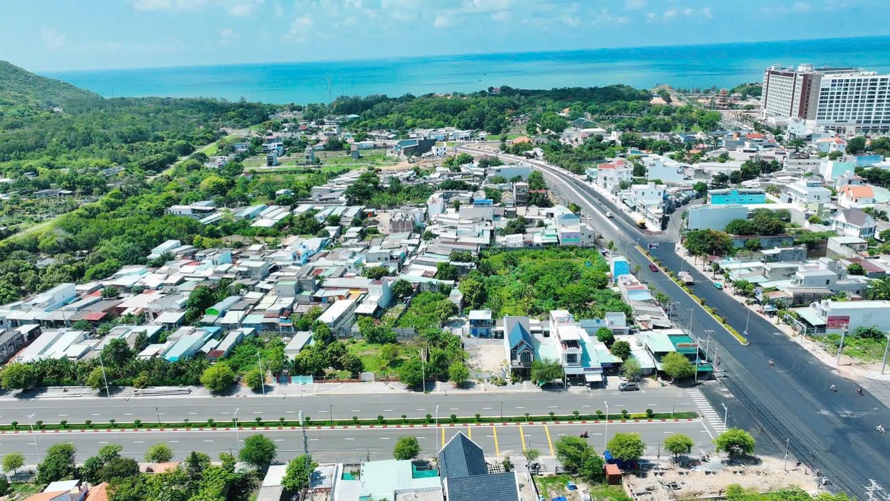 Đất nền mặt tiền đường Nguyễn Tất Thành, Long Hải 835m² giá 11.5 tỷ - Tiềm năng sinh lời cao!