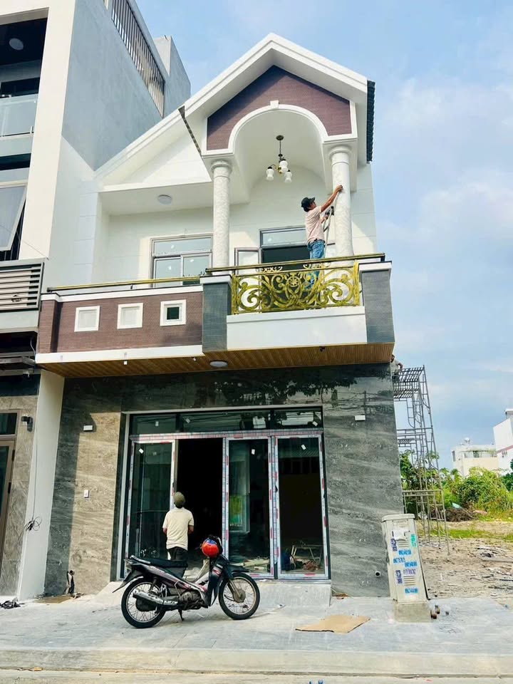 Nhà 2 tầng đường Hùng Vương, 114m² giá 4.9 tỷ - Nhà mới, gần bệnh viện!