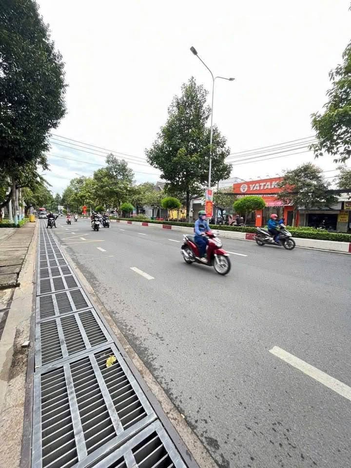 FrontHouse Mặt tiền Đồng Khởi 157.5m² giá 15.999 tỷ - Vị trí đắc địa kinh doanh sầm uất!