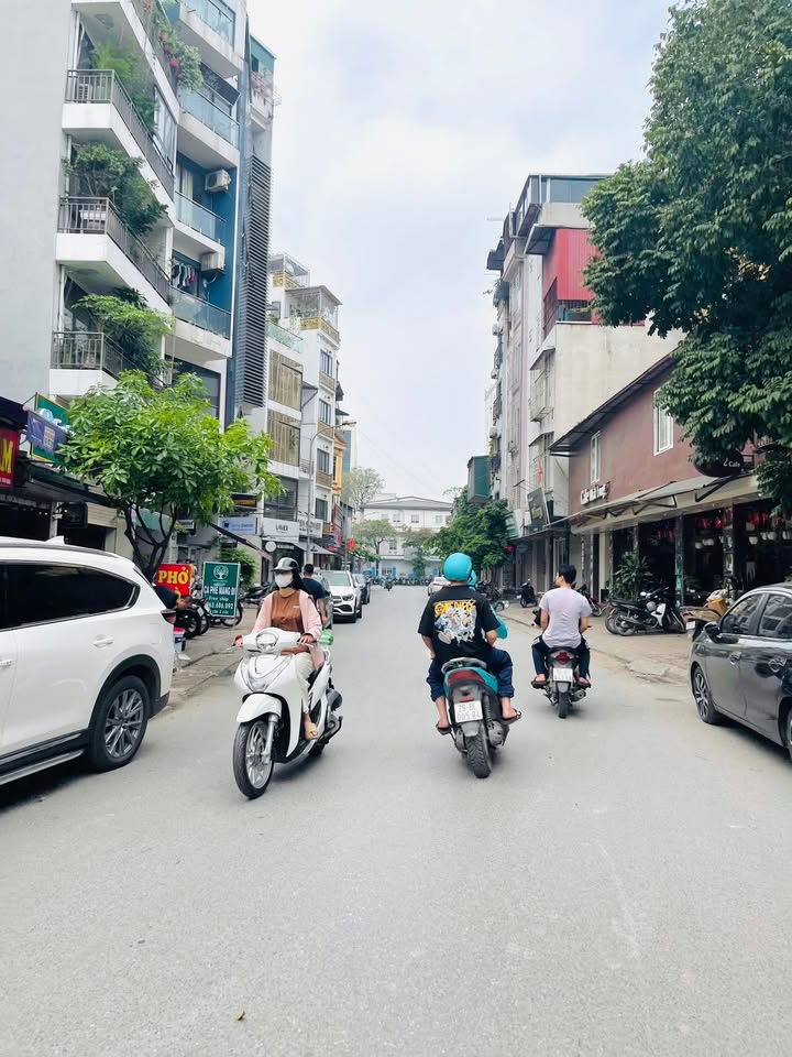 FrontHouse mặt phố Hai Bà Trưng 108m² giá 43 tỷ - Đầu tư không thể bỏ qua!