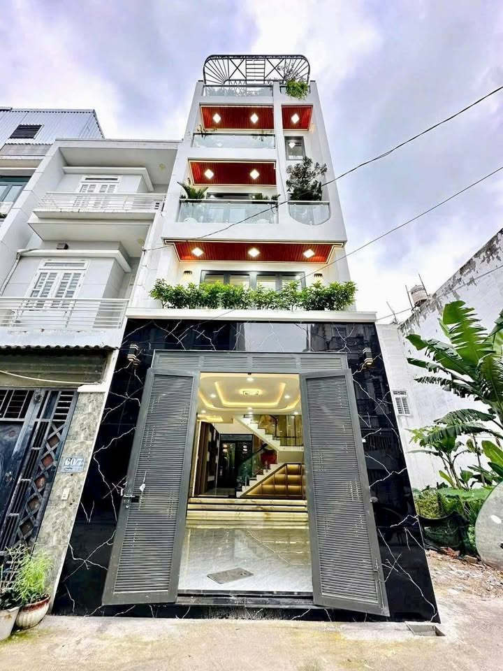 Nhà phố SHR Thạnh Lộc 31, Quận 12 giá 6.89 tỷ - Sẵn sàng vào ở ngay!