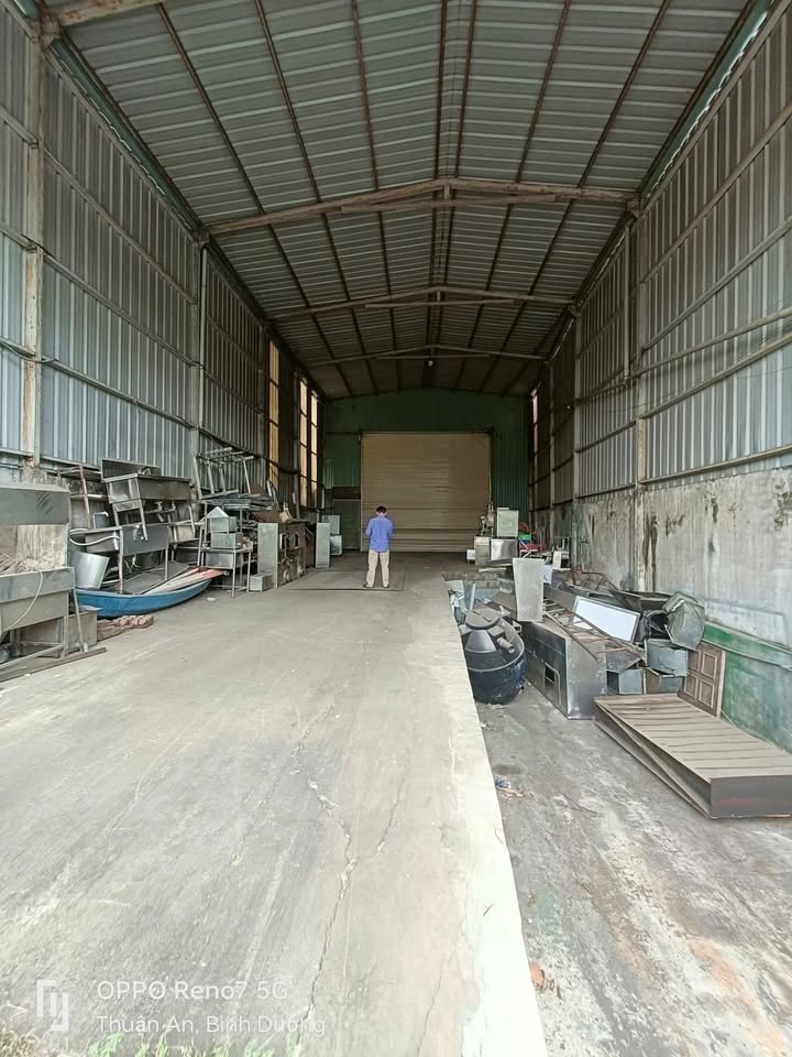 Cho thuê xưởng Lái Thiêu, Bình Dương 900m² - Đường xe container 24/24!