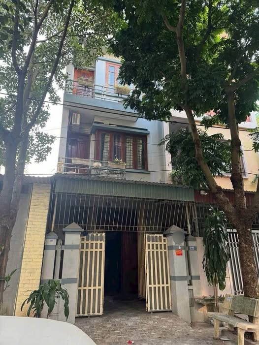 Nhà 4 tầng phố Văn Cao, Kinh Bắc 75m² giá 9 tỷ - Vị trí đắc địa gần vườn hoa!