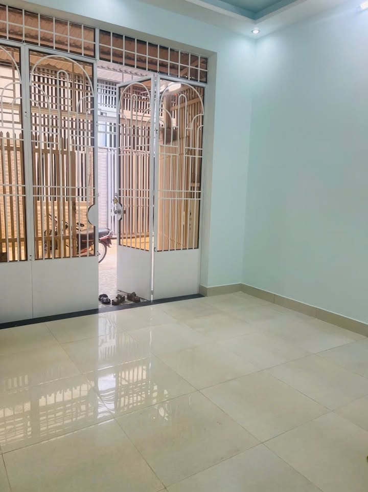 Nhà và dãy trọ hẻm Đồng Sỹ Bình 200m² giá 5.95 tỷ - Vị trí đẹp, thu nhập ổn định!