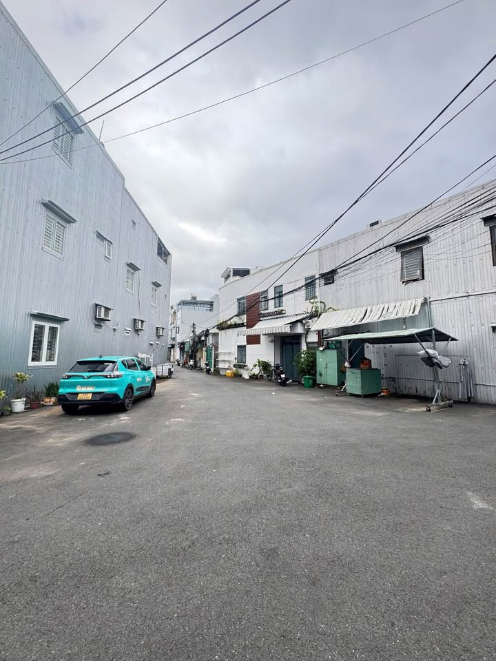 Nhà 2 Tầng Trần Thái Tông, 42m² giá 3.89 tỷ - Ô tô đậu trước nhà!