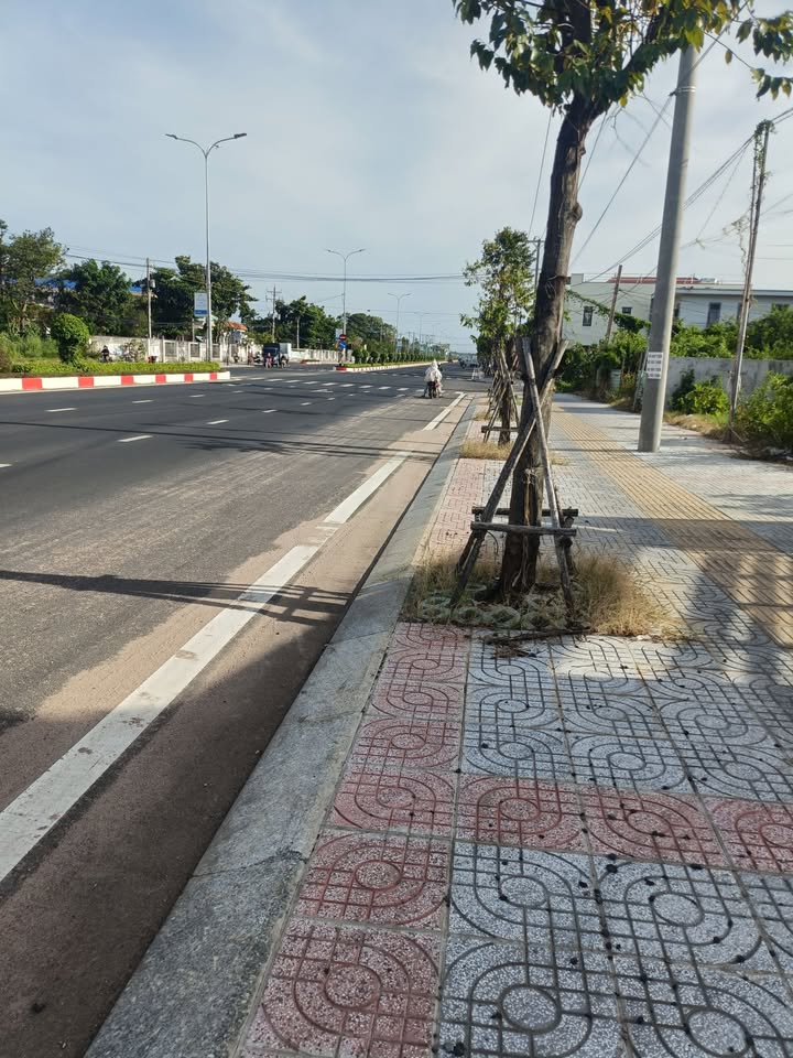 Đất mặt tiền đường Nguyễn Tất Thành 420m² giá 7 tỷ - Đầu tư sinh lời hấp dẫn!