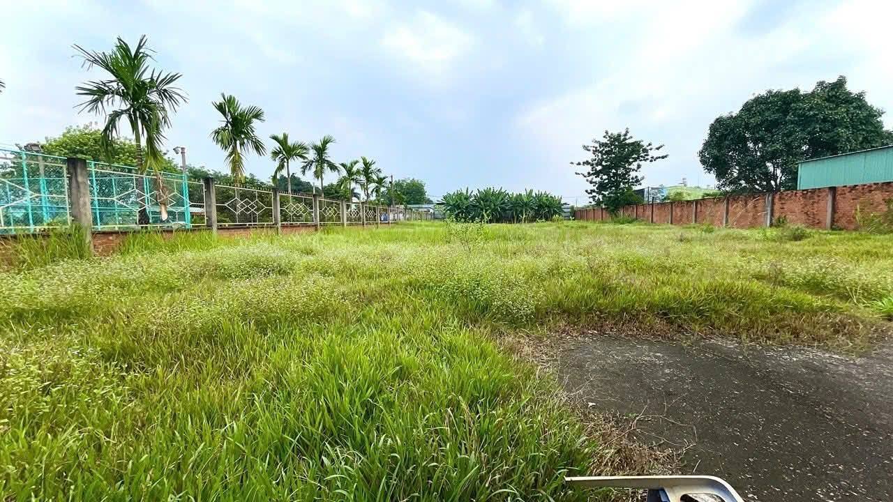 Đất nền góc 2 mặt tiền Hóc Môn 1000m² giá 18.5 tỷ - Cơ hội đầu tư hiếm có!