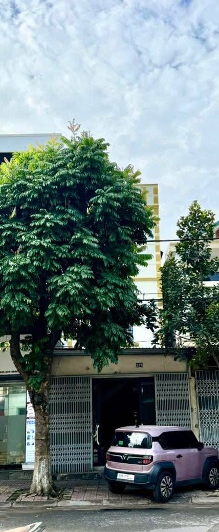 Nhà cho thuê 3 tầng mặt đường Nguyễn Văn Linh, 100m² giá 10 triệu - Thích hợp cho hộ gia đình và văn phòng!