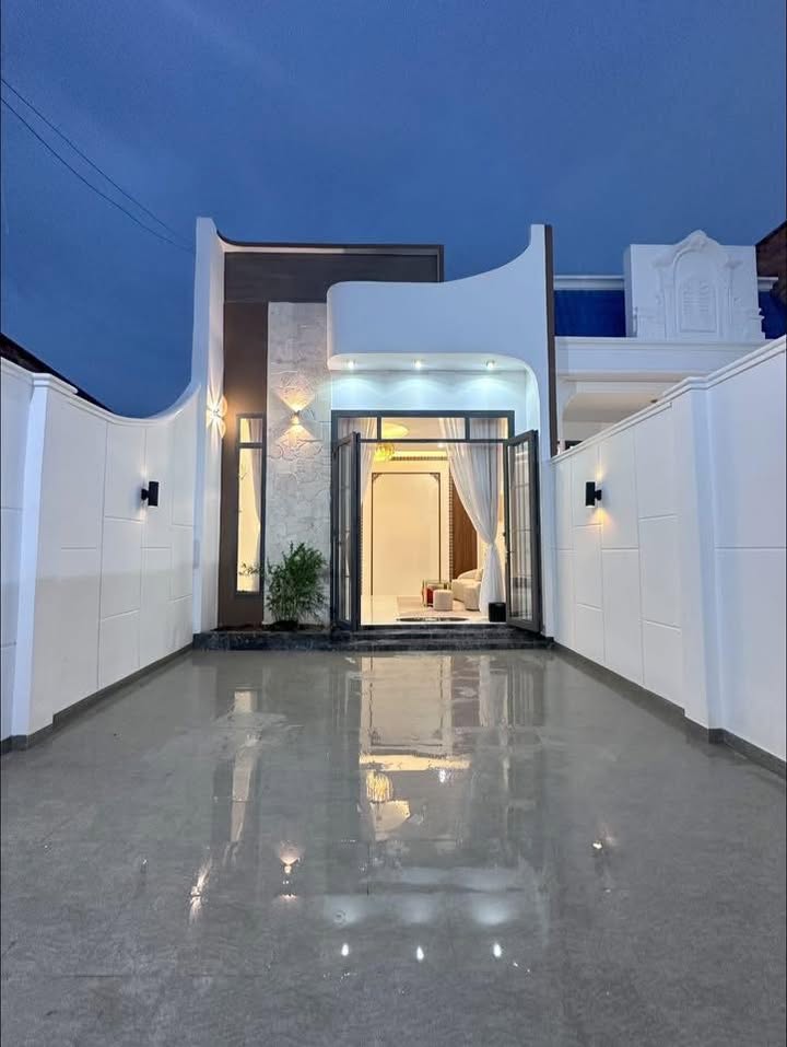 Nhà đẹp Hòa Thành, Tây Ninh 122m² giá 1.75 tỷ - Khu dân cư an ninh, vào ở ngay!