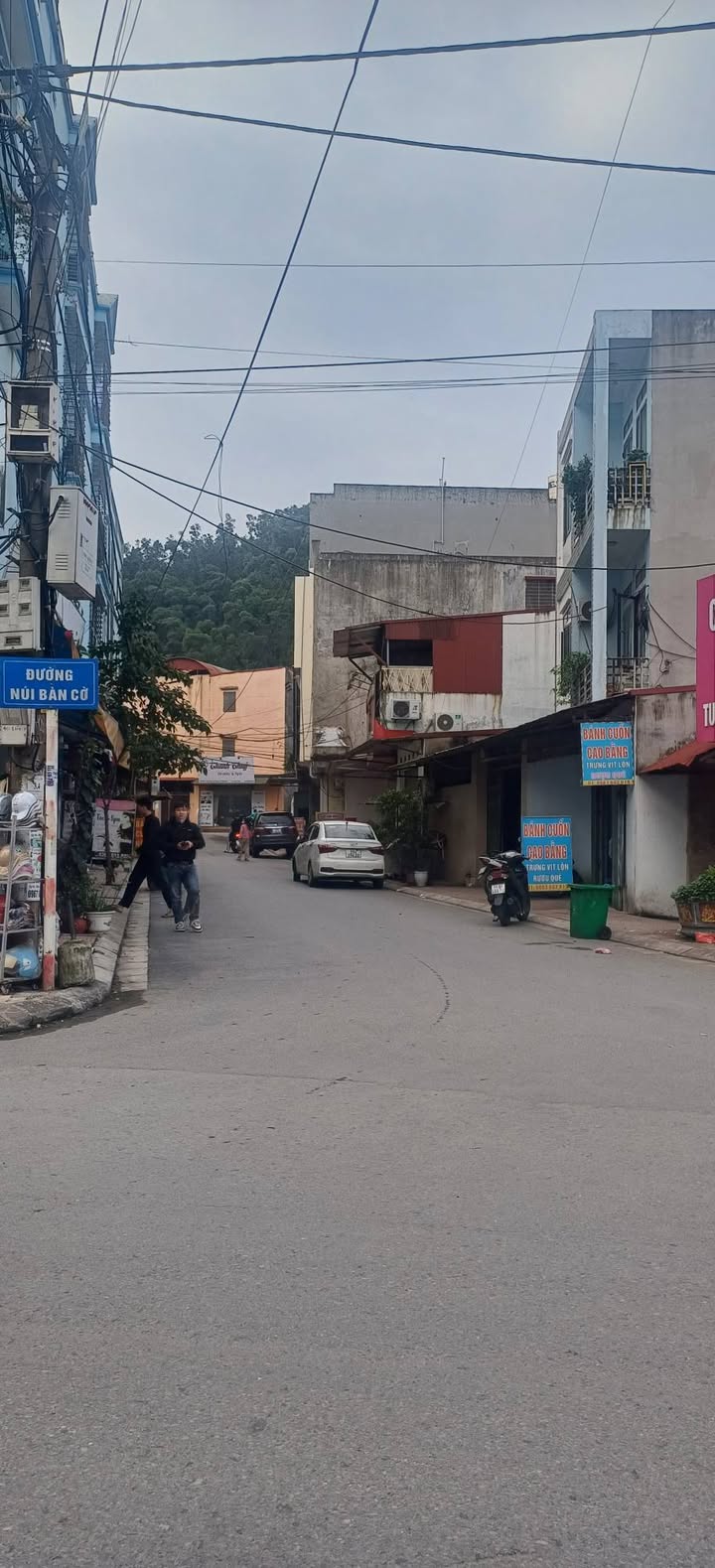 Nhà 3 tầng + 8 phòng trọ tại Chợ Lãm Làng, 84m², giá 5 tỷ - Đầu tư sinh lời ngay!