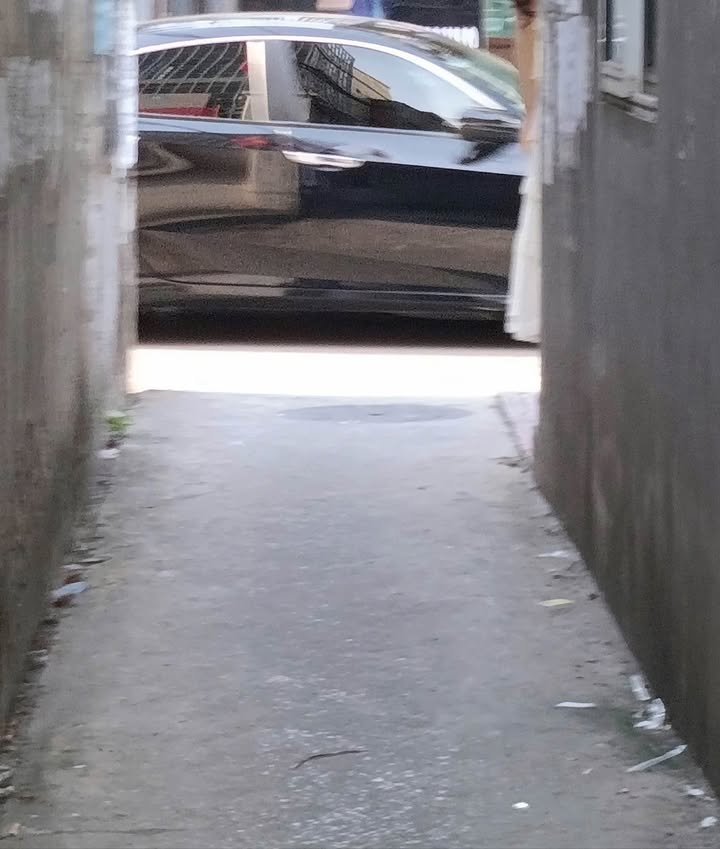 Nhà mặt ngõ Đình Đông 30m² giá 3 triệu - Có sân cổng riêng và điều hòa