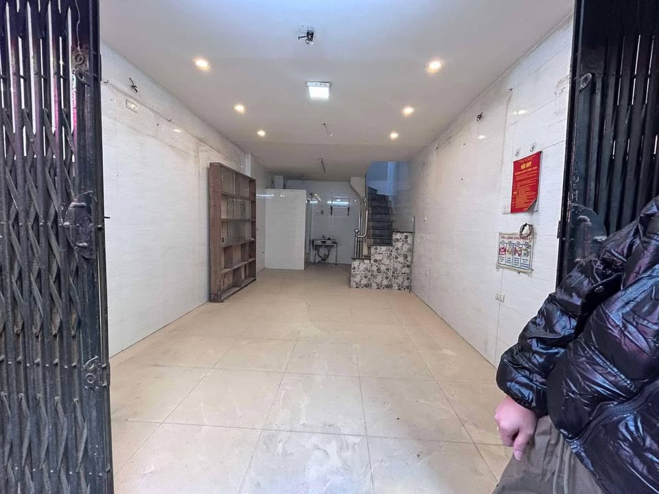 Nhà nguyên căn cho thuê mặt ngõ Yên Lãng, Đống Đa 35m² - Vị trí lý tưởng cho kinh doanh!