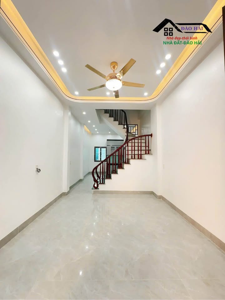 Nhà 3 tầng Kỳ Bá, Thái Bình 42m² giá chỉ 2 tỷ - Sổ đỏ chính chủ!